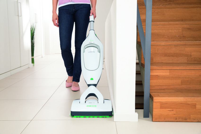 1700120_lifestyle_vk220S_sp600S_corridor_in_use_folletto_0583-scr.jpg