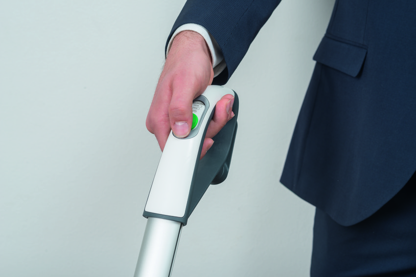 Folletto_VK220S_How_to_wet_the_mop_with_functional_button_2099-scr.jpg