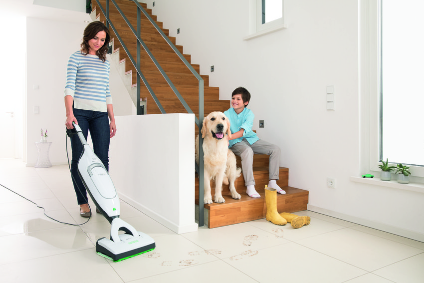 1700119_lifestyle_vk220S_sp600S_corridor_child_dog_dirt_folletto_0408-scr.jpg